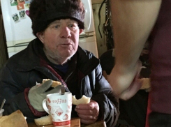 Сотрудники конного клуба в Волжском ищут родных пенсионера, потерявшего память 