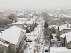 Волгоград накрыло снегом