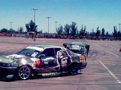 Волгоградцам показали гоночные трюки в дрифт-шоу «Спасибо за Победу»