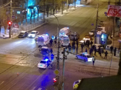 В Волгограде в ночном ДТП Hyundai и ВАЗ-2107 пострадали два человека