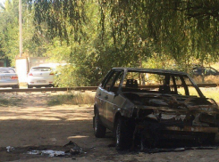 Три автомобиля сгорели за ночь в Волгоградской области