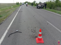 Трое погибли в опрокинутой иномарке под Волгоградом