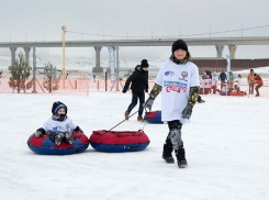 В парк-клубе «Бобры» волгоградцы отмечают День снега