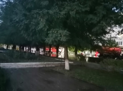 Под Волгоградом откачивают воду у затопленной администрации