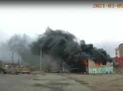 В Волгограде очередной пожар рядом с рынком