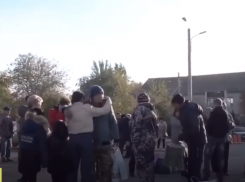 «Пусть всех хранит Господь»: проводы волгоградских мобилизованных попали на видео