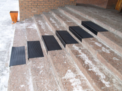 44-летний сварщик скончался возле больницы в Волгоградской области