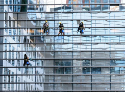 Окна в пенсионном фонде в центре Волгограда помоют за 167 тысяч рублей