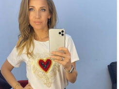 Юлия Ковальчук посмеялась над собственной грудью