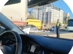 Гигантская пробка образовалась у ВолГУ из-за массового ДТП с возгоранием 