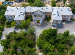 «Покупайте за 150 млн для семейной усадьбы»: в Волгограде решают судьбу закрытого роддома №1