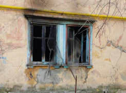 «Все сгорите до тла»: волгоградцы дежурят по ночам, чтобы спасти дом от повторного поджога