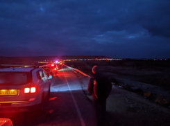 Сендвичи, солярка и помыться: волгоградцы устроили бизнес в очереди на границе в Казахстан