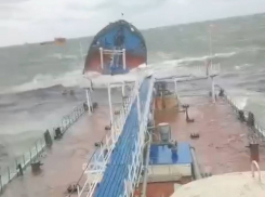 Разломило пополам: два построенных в Волгограде танкера терпят крушение