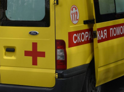 В Волгограде Suzuki налетела на столб и врезалась в KIA: пострадали четыре человека