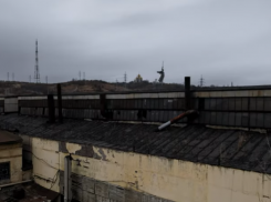 Родина-мать от этого отвернулась: в Волгограде сняли на видео остатки метизного завода