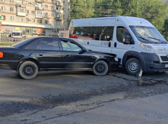 Утреннее ДТП с маршруткой и Audi в Волгограде попало на видео
