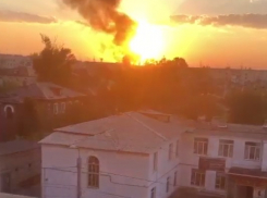 Пылающий на фоне заката дом попал на эпичное видео в Волгограде