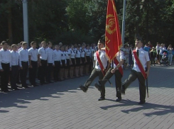 Школьники Волгограда заступили на юбилейную 50-ю Вахту памяти