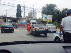 Автоледи на Daewoo провалилась в открытый люк на Елецкой