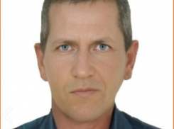 Под Волгоградом пропал мужчина в кепке и голубых шлепанцах
