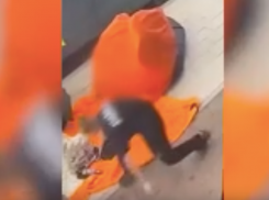 Зумер нелепо попался на краже в Волгограде – видео 