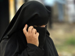 Волгоградский депутат скрывает свое лицо из-за боязни порчи или сглаза