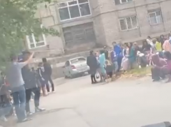 В Волгограде к списку массовой эвакуации добавились детские сады и общежитие: видео с места