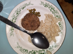 Массовые жалобы на школьное питание в Волгограде поступили в Роспотребнадзор