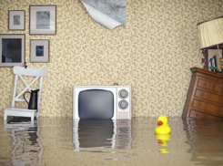 Отказавшемуся платить за затопление квартиры снизу волгоградцу «отомстила» соседка сверху