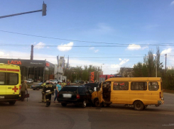 В Волгограде 6 человек пострадали в ДТП маршрутки и двумя Ford
