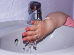 Горячую воду отключат жителям трех районов Волгограда 17 августа