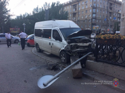Страшная авария Daewoo Matiz с маршруткой в Волгограде попала на видео