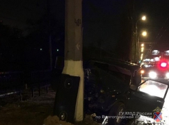 «Нива» протаранила столб в Краснооктябрьском районе Волгограда: водитель в больнице