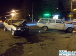 Водитель скорой помощи спровоцировал аварию в Волгограде