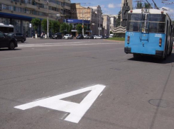В центре Волгограда с понедельника заработают полосы для общественного транспорта