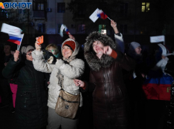 «Мы его весь вечер ждали!»: выступления Шамана  взбудоражило волгоградок у музея-панорамы