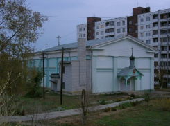 Волгоградец перерезал приятелю горло на скамейке около храма