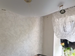 «Вот она, сиська висит»: волгоградку с двумя детьми настигла катастрофа