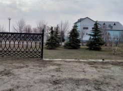 Жители Волгограда уверены, что чугунные ограды в исторических местах отдали на переплавку