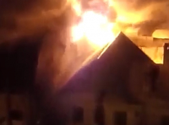 Под Волгоградом семья лишилась дома из-за неосторожного обращения с огнем