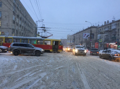 Из-за поломки трамвая парализовано движение в Ворошиловском районе 