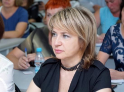 Волгоградский депутат, философ и просто красавица сегодня будет есть торт