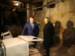 Подчиненные Андрея Бочарова «отжали» стадион и кинотеатр у мэрии