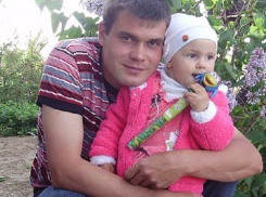 Под Волгоградом местный житель спас из горящего дома 3 маленьких детей