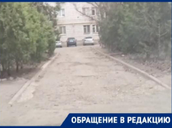 Таксисты отказываются ехать на эту жуткую дорогу в Волгограде