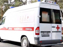 Водитель фургона Mercedes переехал пенсионерку во дворе на западе Волгограда