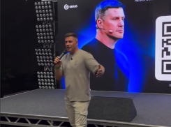 Волгоградский миллиардер заявил, что умеет радоваться малому, вынырнув из собственного бассейна