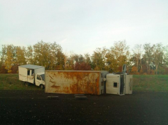 На трассе Волгоград-Москва перевернулся 23-летний на Камазе 