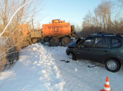 Под Волгоградом пенсионер на Chevrolet въехал в автоцистерну: четверо пострадали
